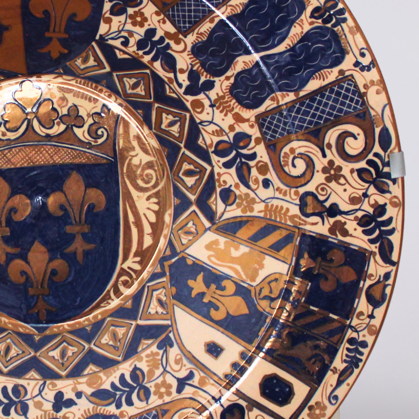 Shorthand Fleur‑de‑Lis Décor Plate