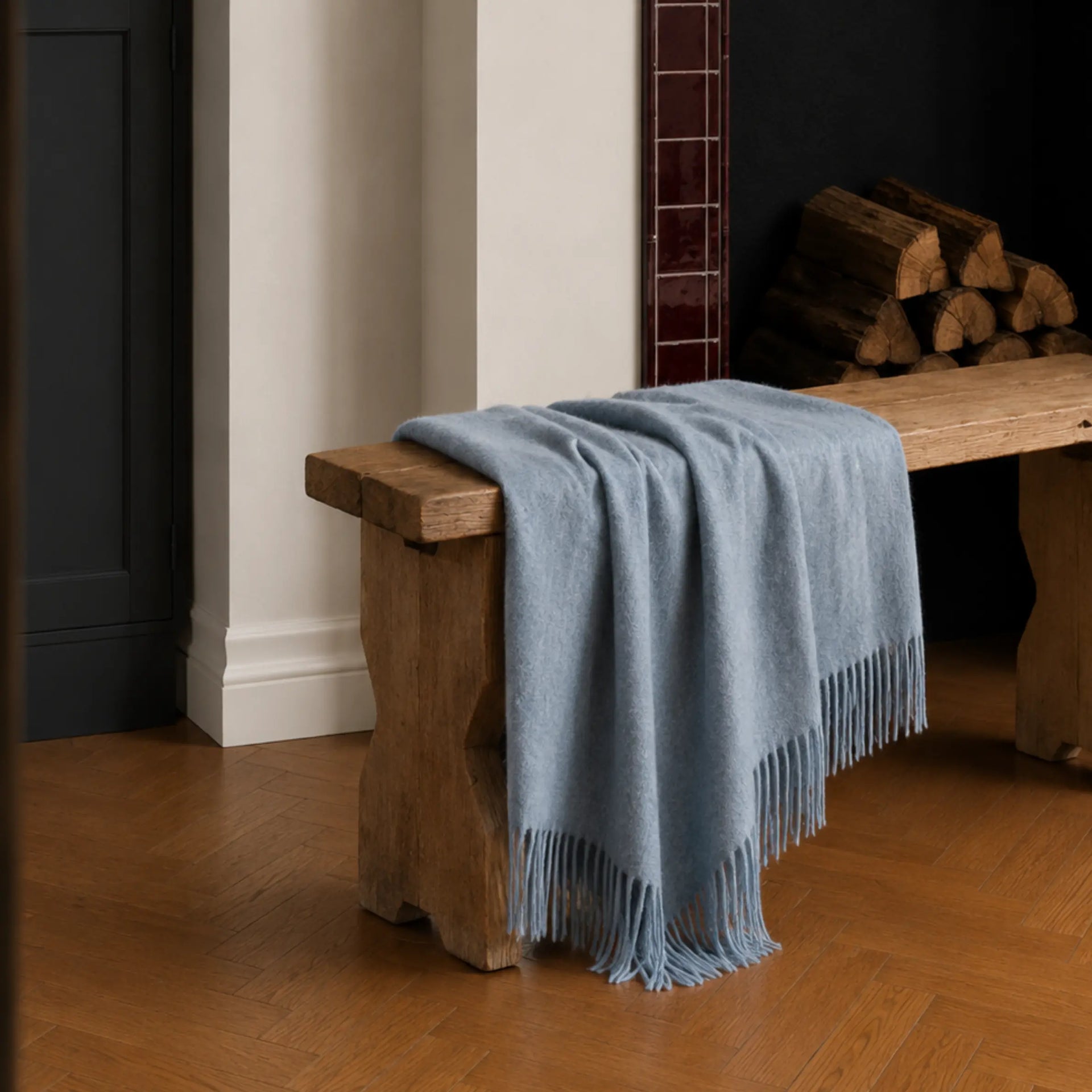 Natural fibre blankets and throws made from wool, cashmere, linen, and alpaca – woven for mindful living.