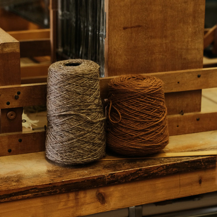 Natural fibre blankets and throws made from wool, cashmere, linen, and alpaca – woven for mindful living.