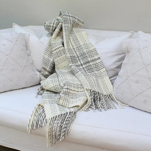 Ayni Throw Mid Grey