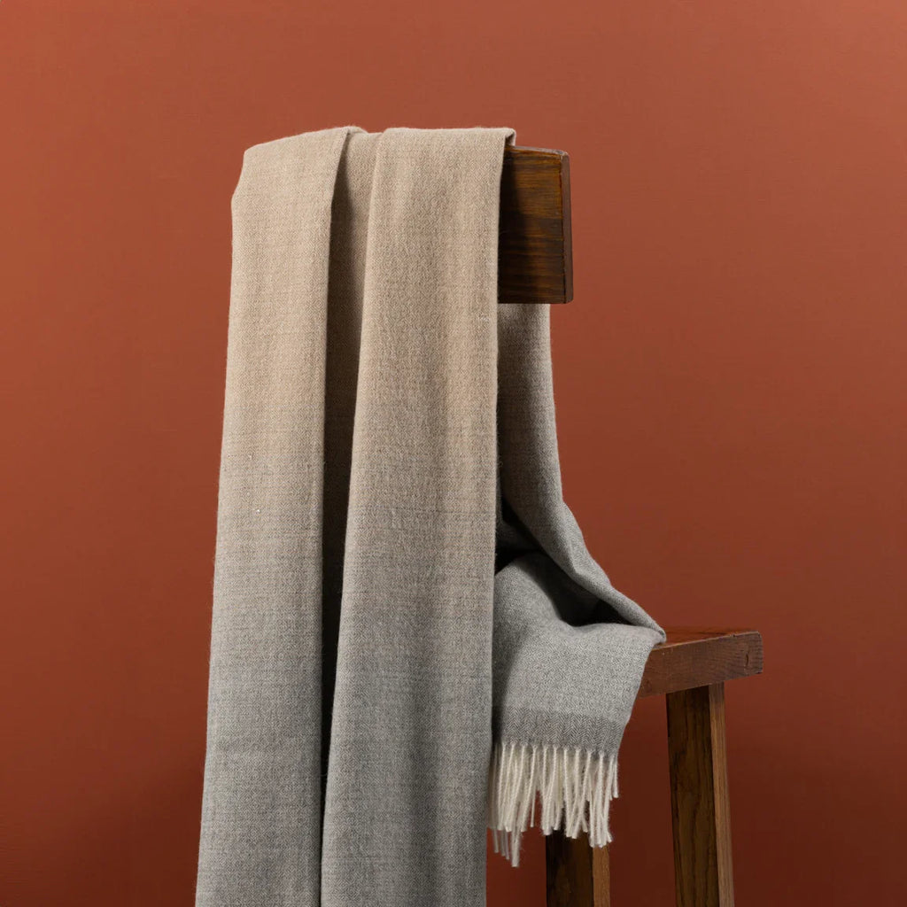 Matiz Throw Mid Grey + Beige Ombre