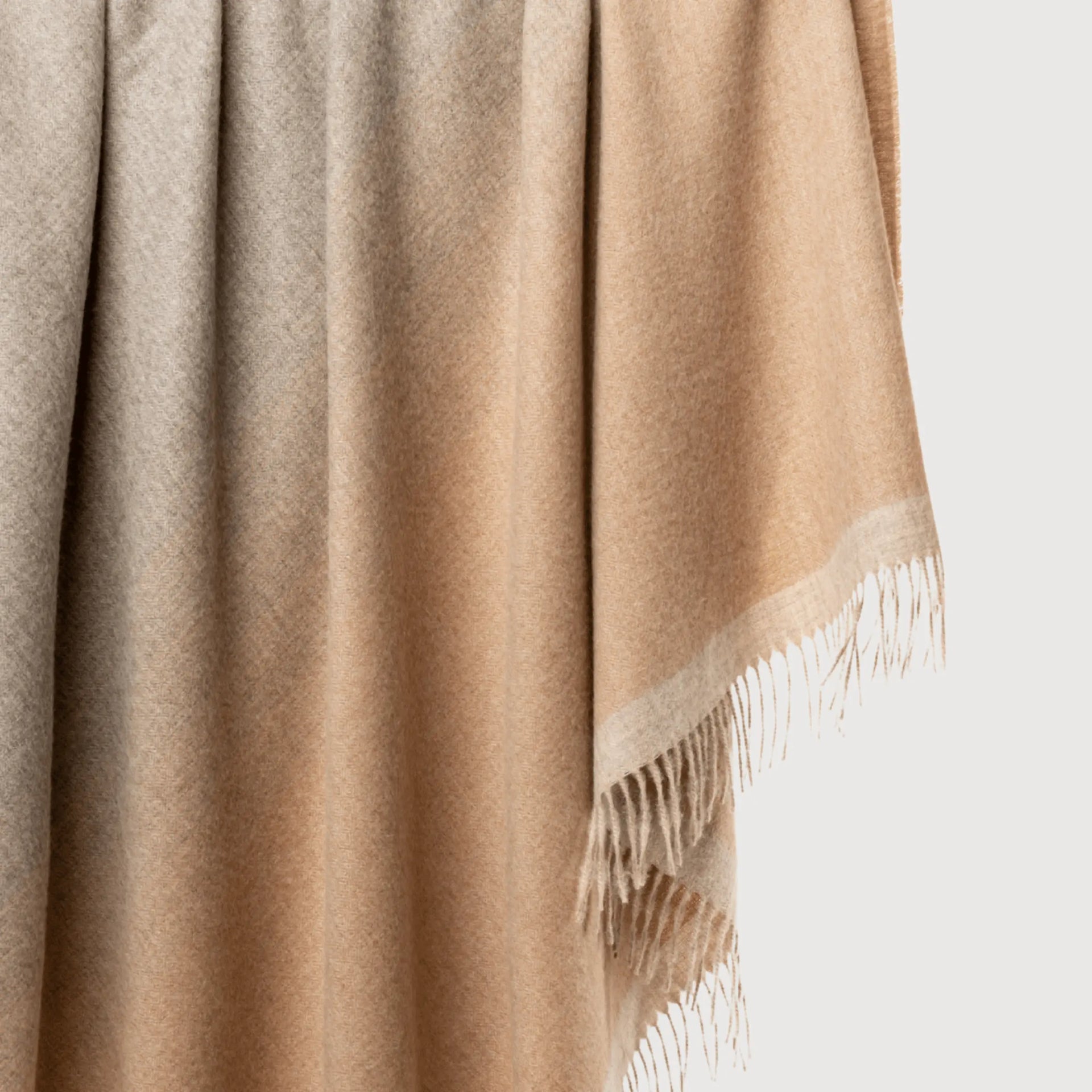 Matiz Ombré Throw • Sandstone & Beige Sand