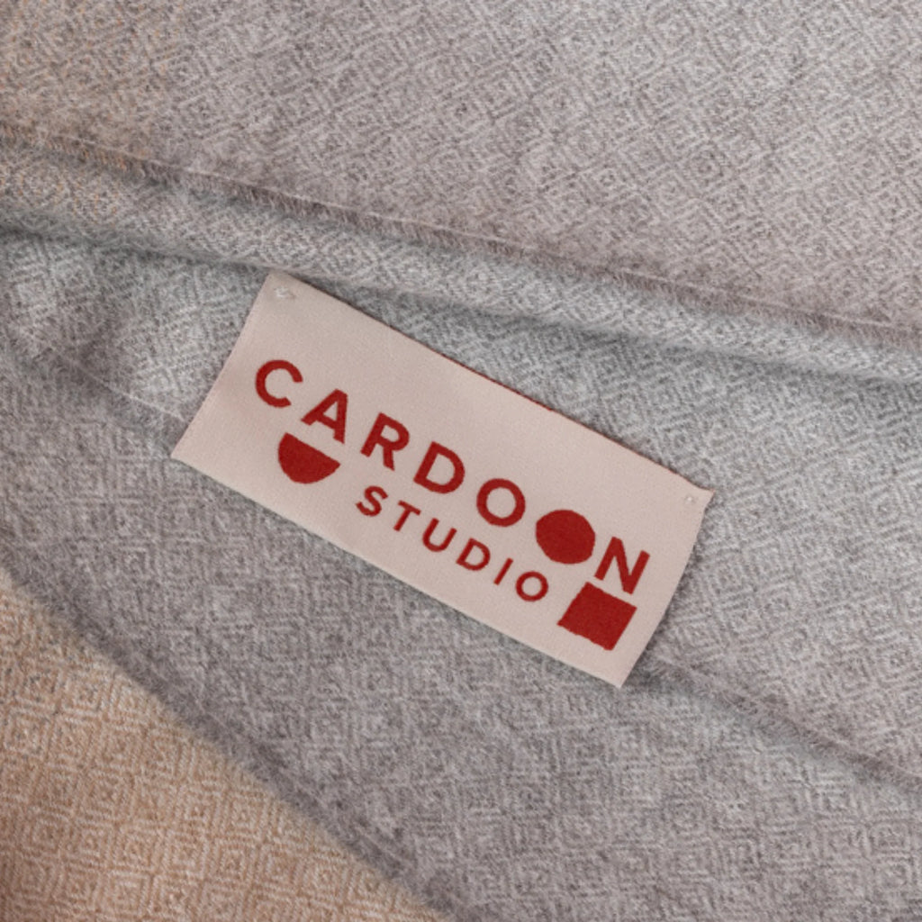 Matiz Throw Mid Grey + Light Grey Ombre