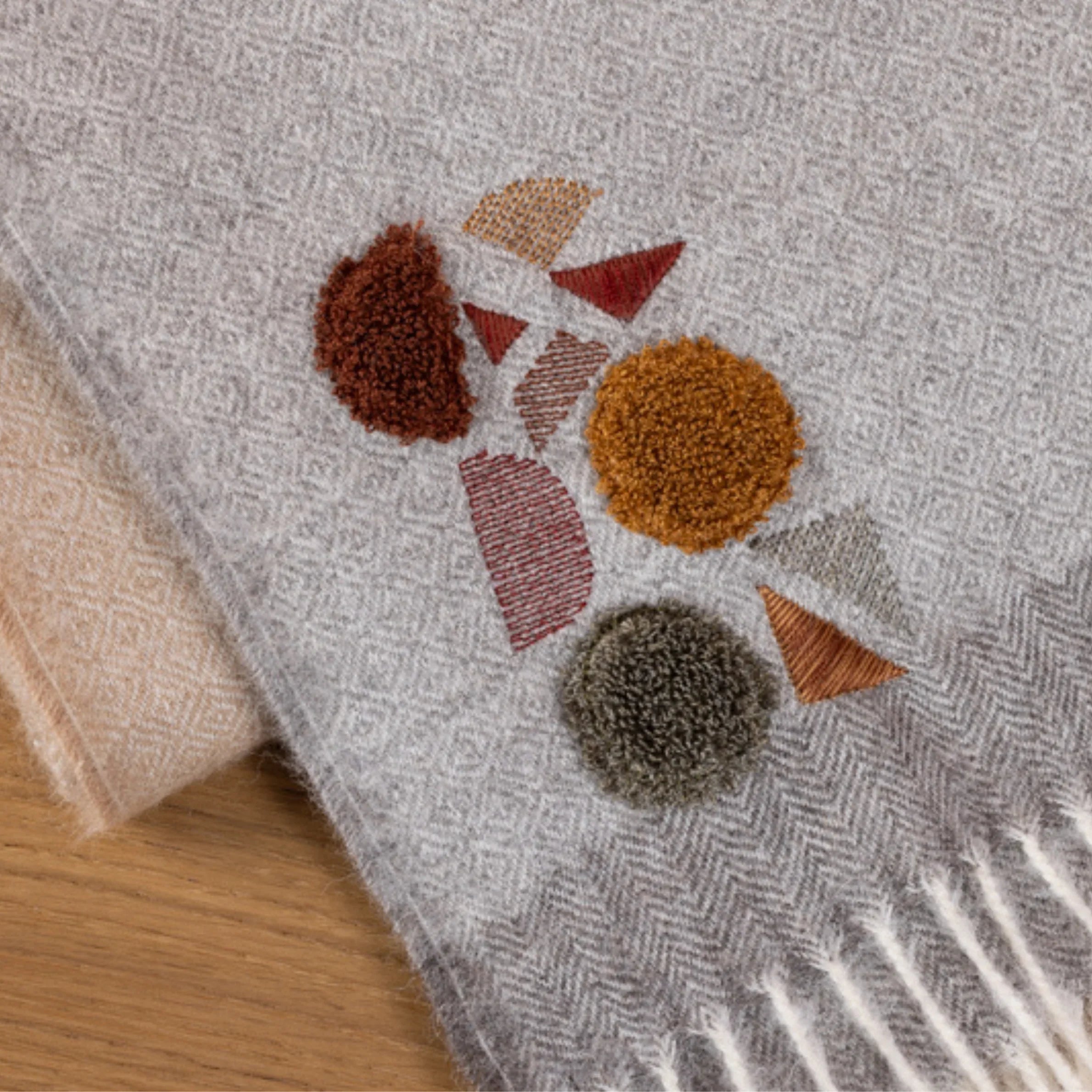 Matiz Throw Mid Grey + Beige Ombre